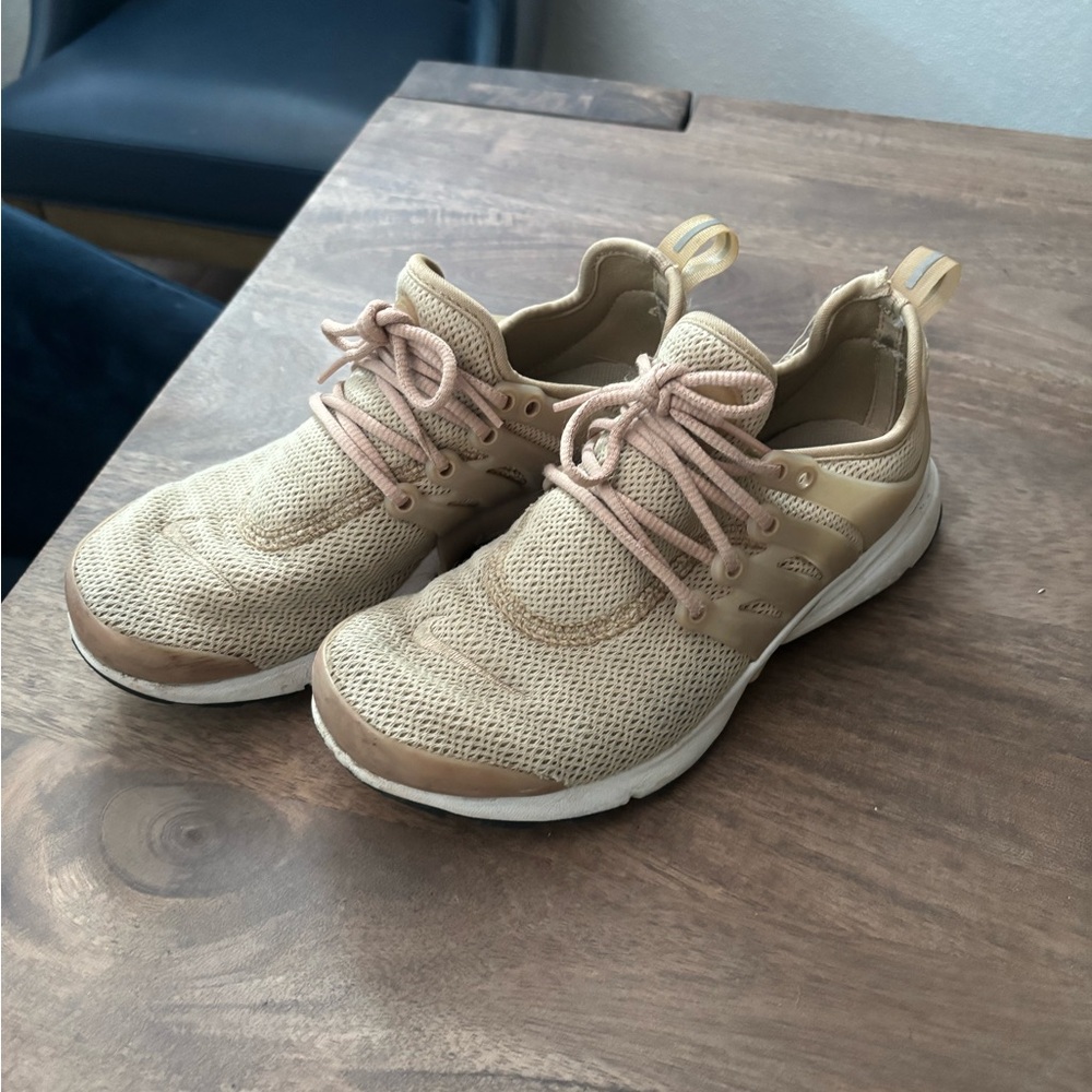 Nike Prestos mesh tan/beige